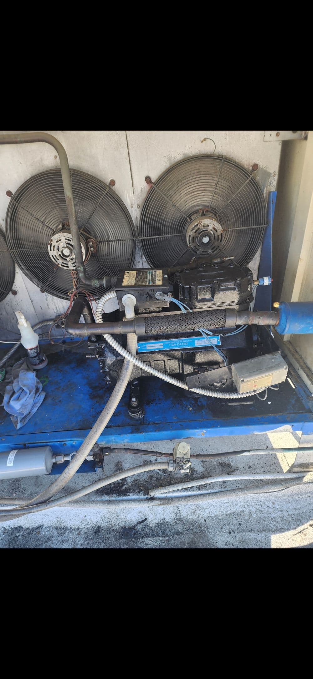 Hydraulic pump system with cooling fans in industrial setting, showcasing machinery details.